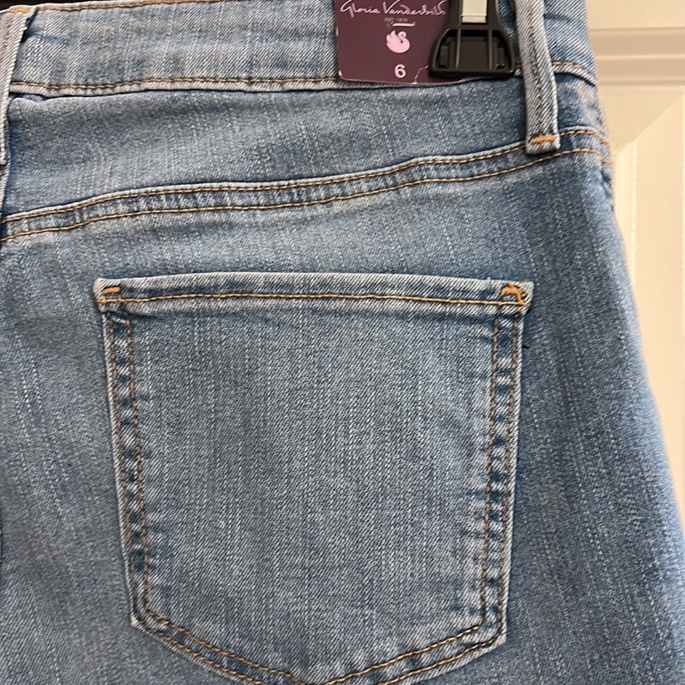 Gloria Vanderbilt ladies Jean shorts - Picture 7 of 9